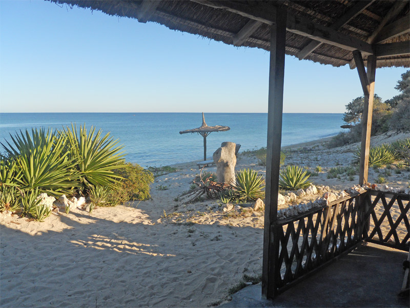 Vue depuis l'hôtel sur la plage à Madagascar (Anakao)